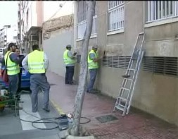 Imagen de El Ayuntamiento De Torrevieja Elimina Casi 9000 Pintadas Y Graffittis En Menos De Un Año