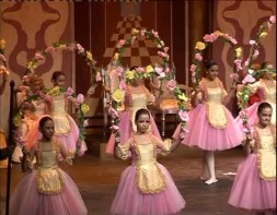 Imagen de La Escuela Municipal De Danza Representó En El Teatro El Ballet La Bella Durmiente