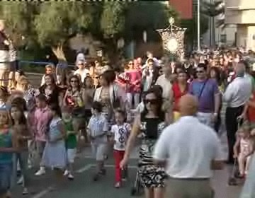 Imagen de Varios Miles De Personas Participaron En La Ofrenda Floral A La Virgen Del Rosario