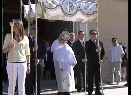 Imagen de Emotiva procesión del Encuentro en La Mata con La Dolorosa, San Juan y el Santísimo Bajo Palio