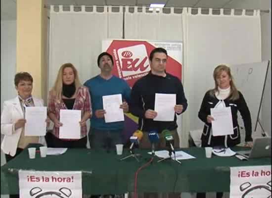 Imagen de Los candidatos de IU Torrevieja firman compromiso con el cumplimiento de su código ético