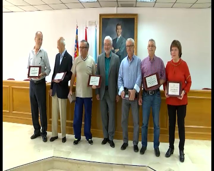 Imagen de El ayuntamiento homenajea a 10 trabajadores municipales jubilados en 2015
