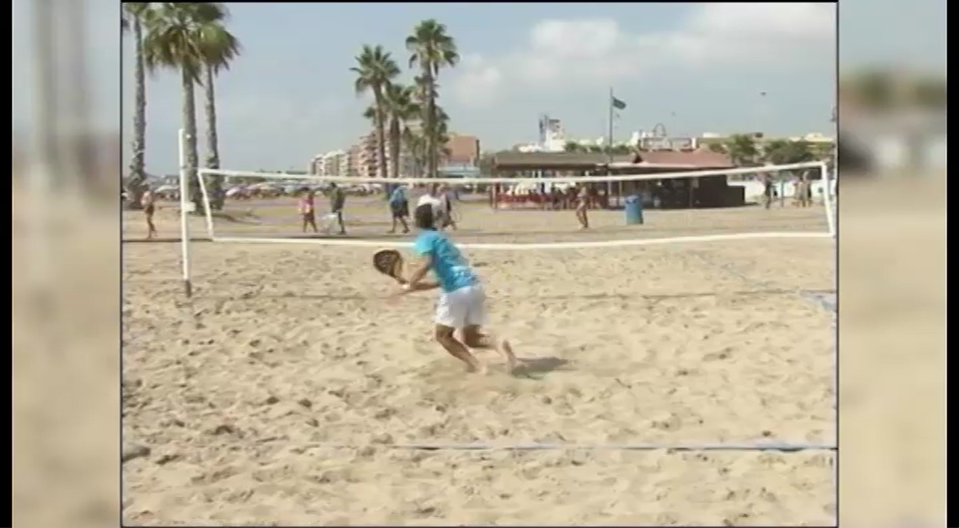 Imagen de Este fin de semana se celebra un torneo de padel playa en Los Náufragos