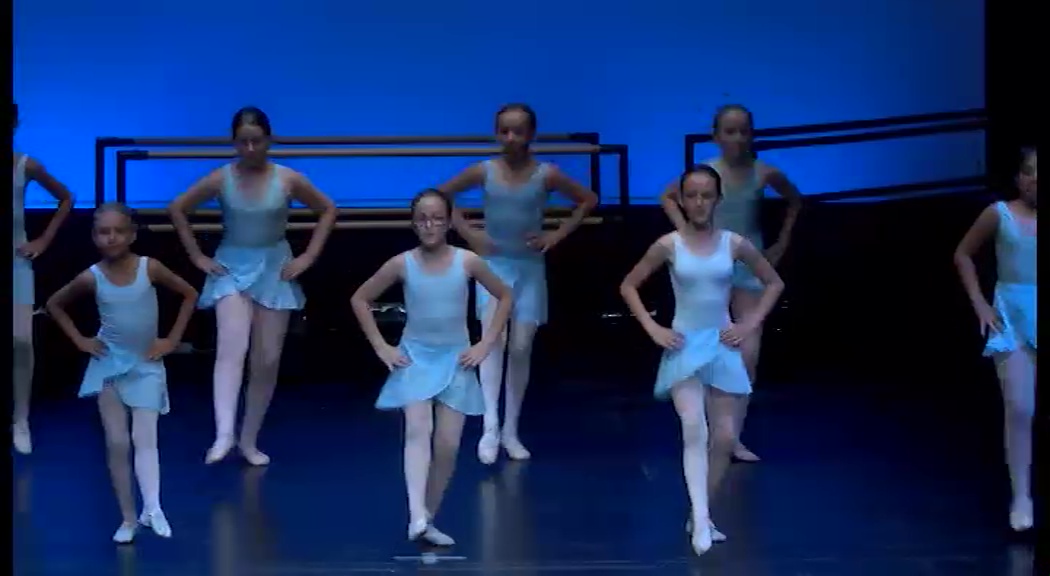 Imagen de Más de 80 alumnos de la Escuela de Danza se despiden del curso con un magnífico espectáculo