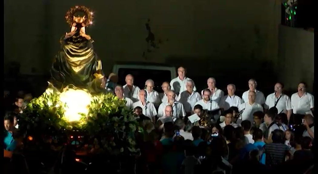 Imagen de La Virgen del Carmen surca las aguas torrevejenses un año más