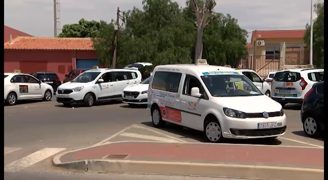 Imagen de Consellería resuelve favorablemente y taxis de Torrevieja y de Orihuela trabajarán conjuntamente