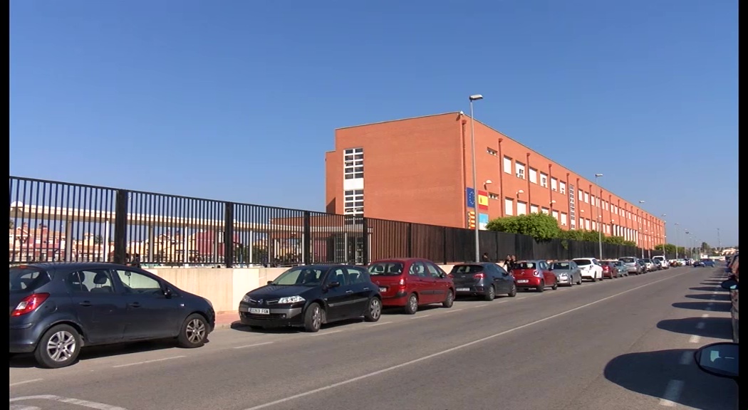 Imagen de Con «shorts» al instituto como medida de protesta