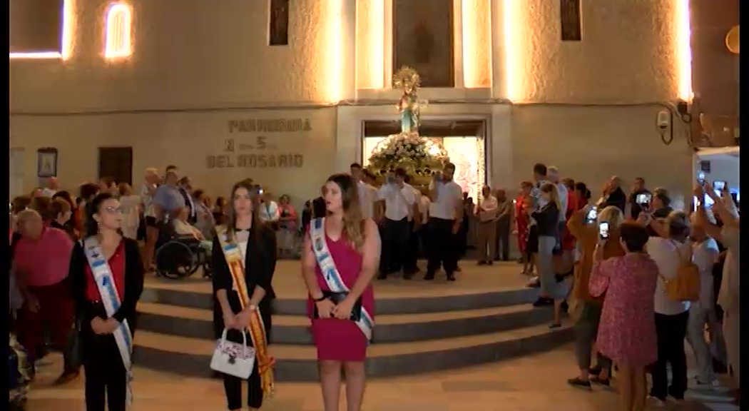 Imagen de La Virgen del Rosario sale en procesión en su día grande