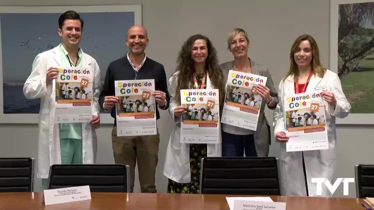 Imagen de Torrevieja Salud transforma aulas escolares en quirófanos por un día