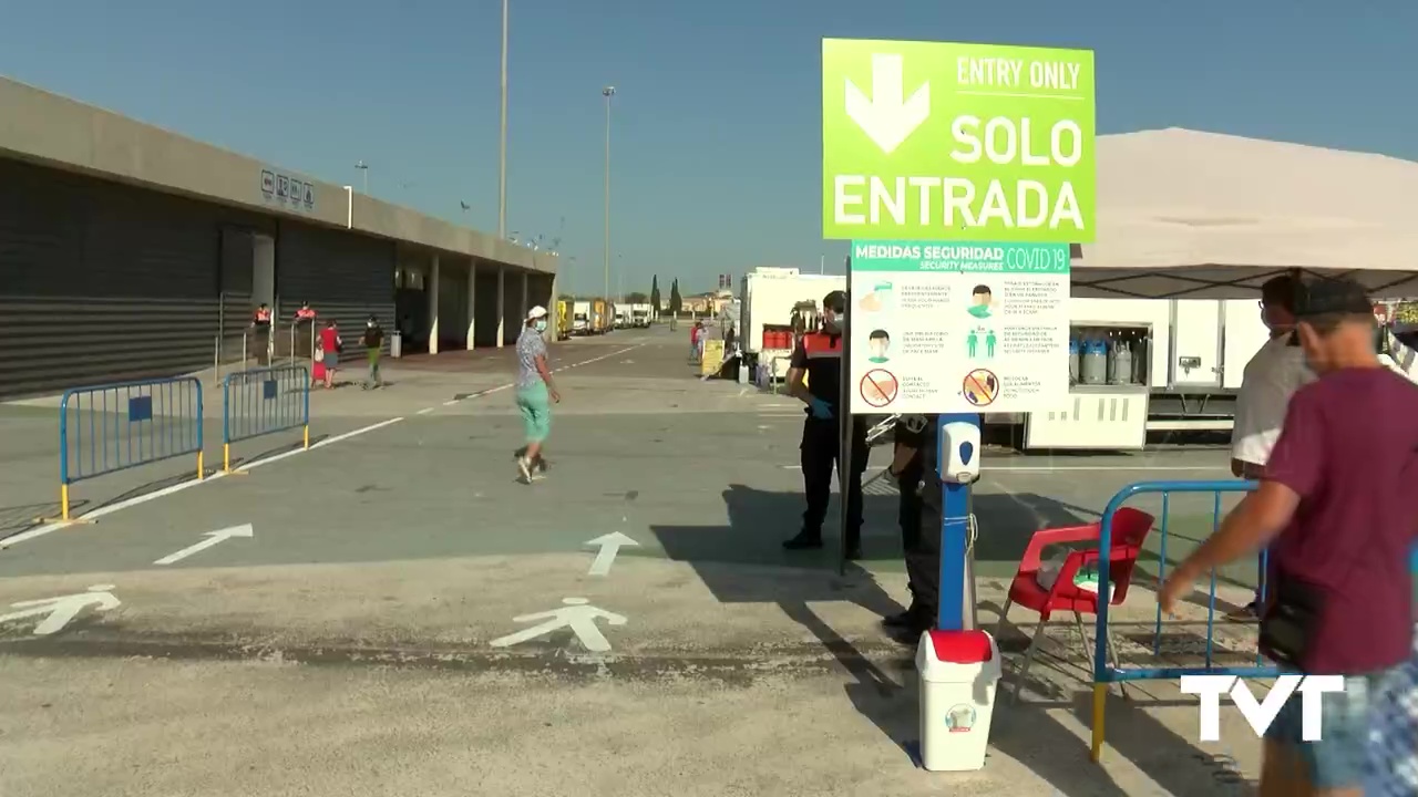 Imagen de Abren 80 puestos más en el mercadillo de Torrevieja. El de La Mata continúa sin reaperturar