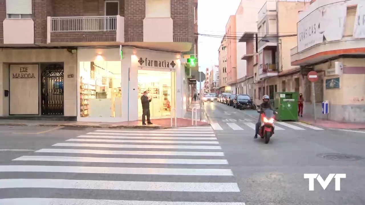 Imagen de Amenaza con un cuchillo a las trabajadoras de una farmacia mientras vacía la caja registradora