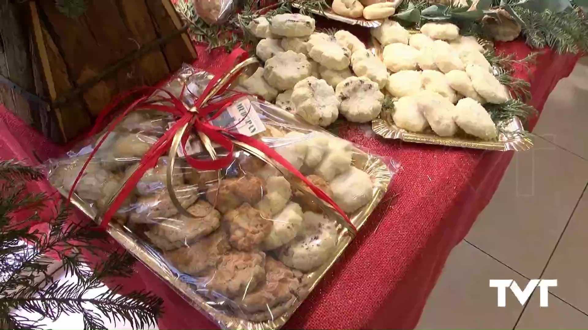 Imagen de Una buena cena de Nochevieja o comida de Navidad con los mejores postres y dulces