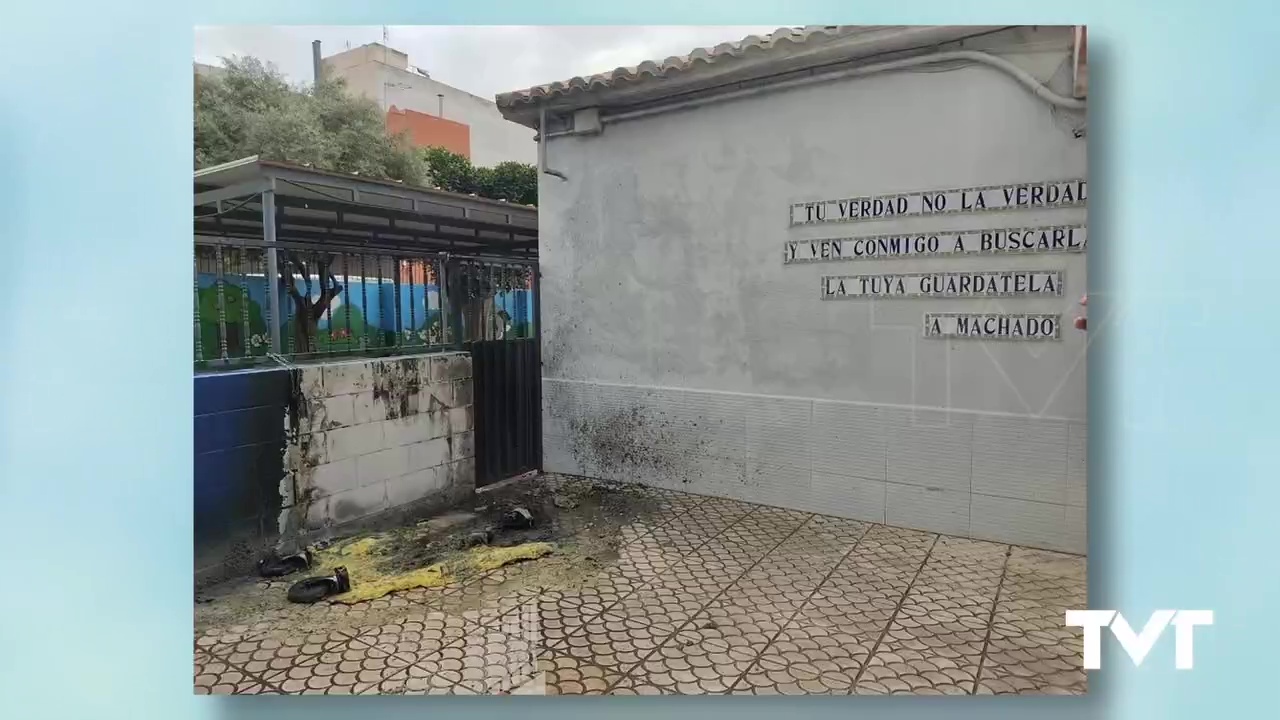 Imagen de Se incendia un contenedor en el colegio Inmaculada