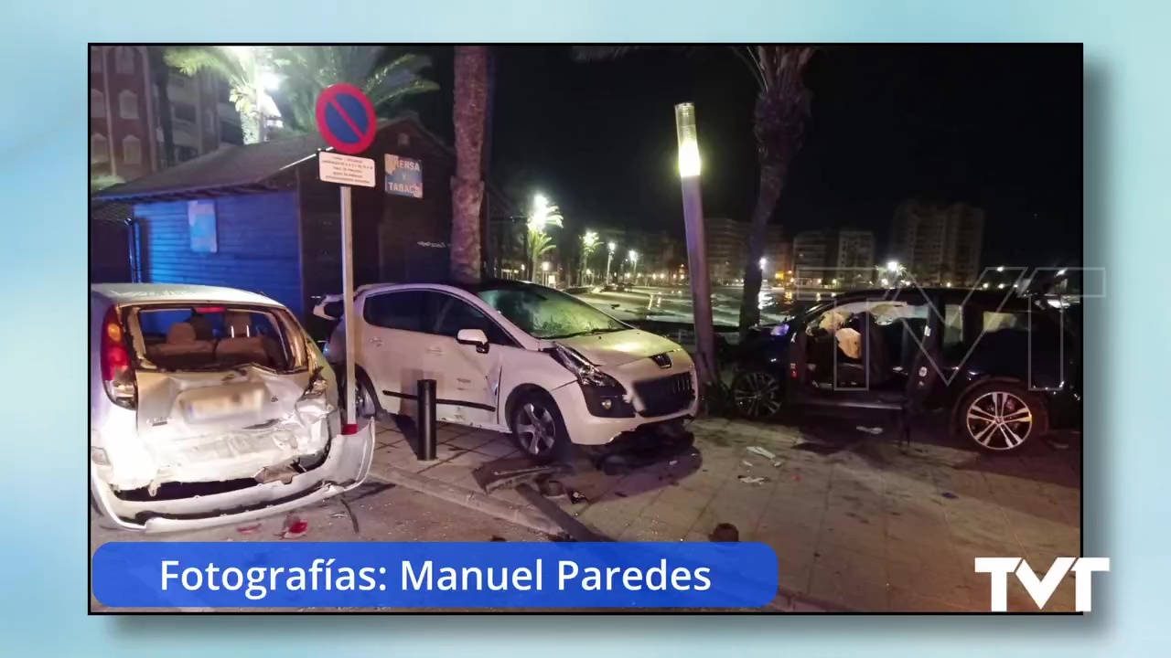Imagen de El SAMU asiste a cuatro hombres heridos en Torrevieja al colisionar su coche contra otros turismos