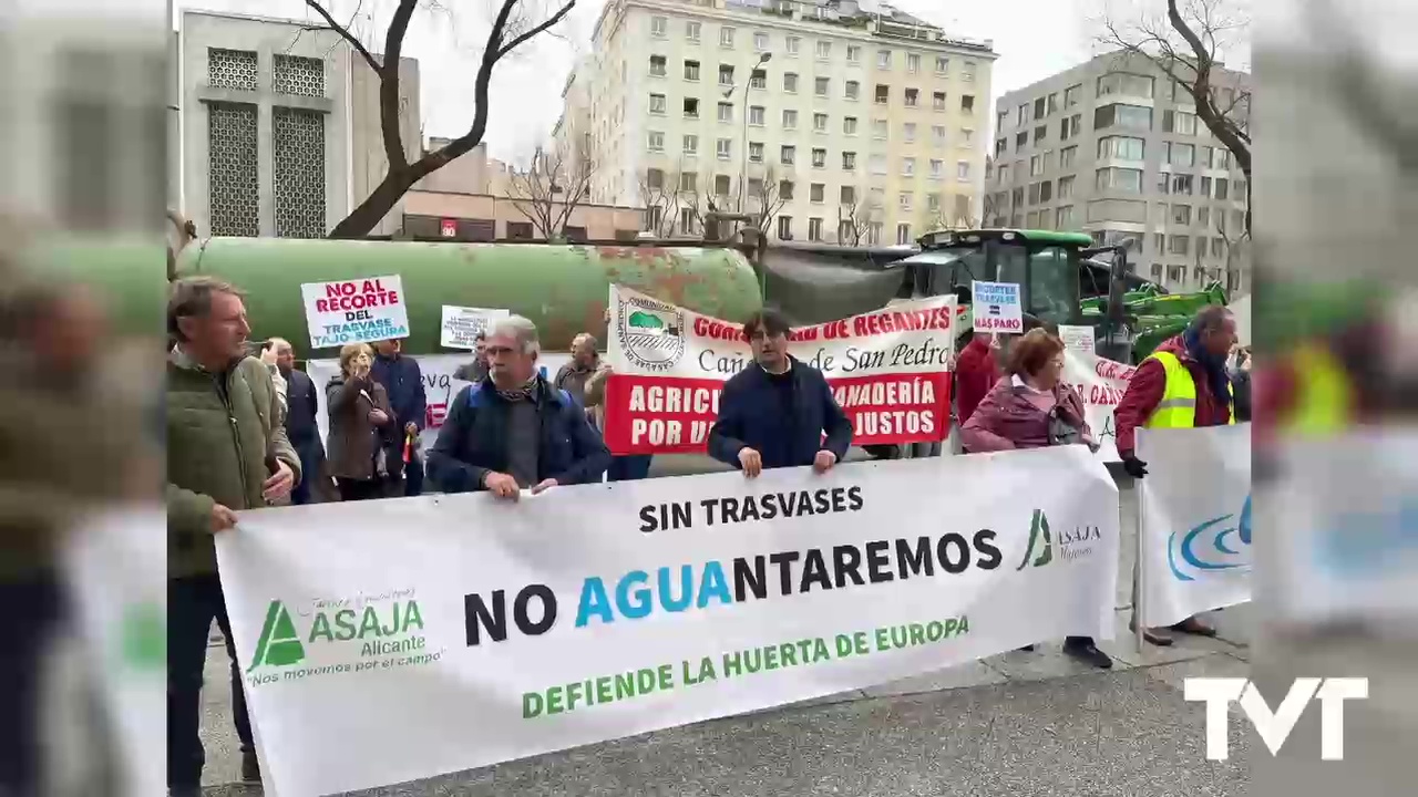 Imagen de Los regantes rechazan el recorte del trasvase a las puertas del Ministerio de Transición Ecológica