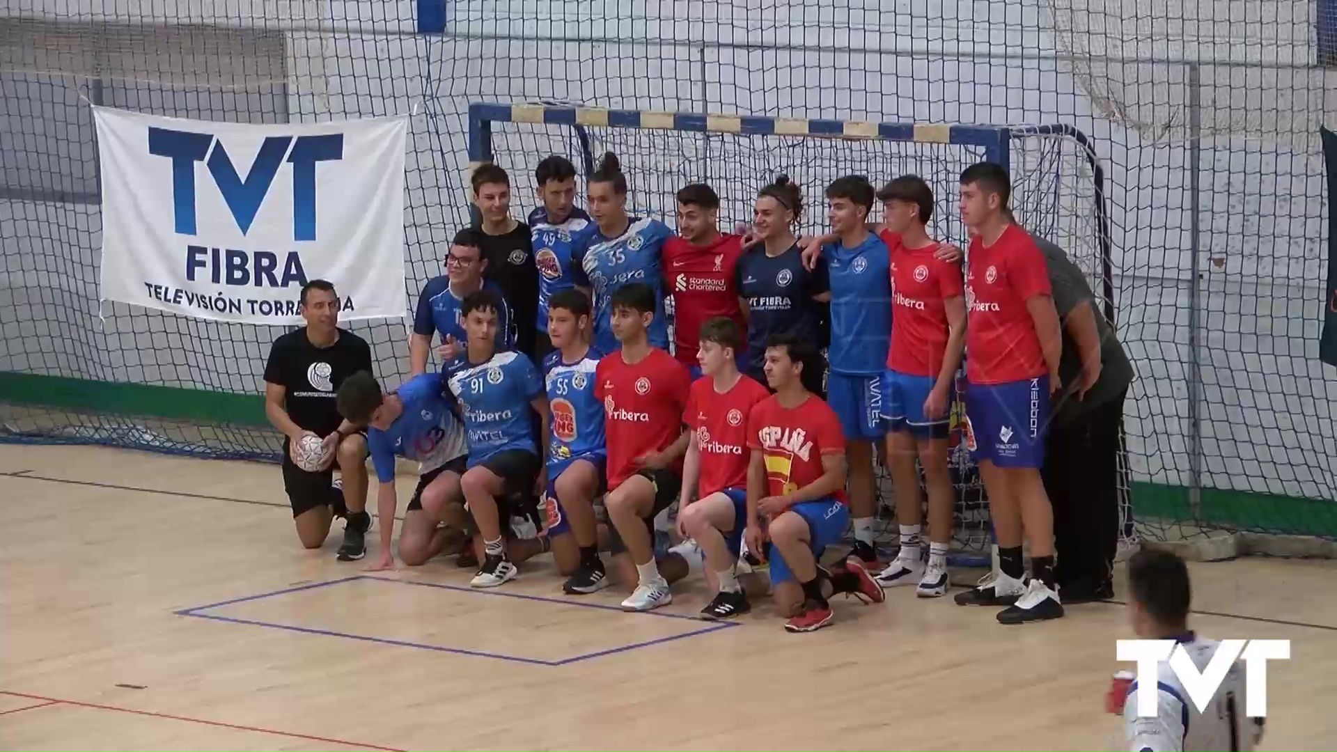 Imagen de El Club BM Torrevieja recibe este sábado la mención especial al mérito deportivo