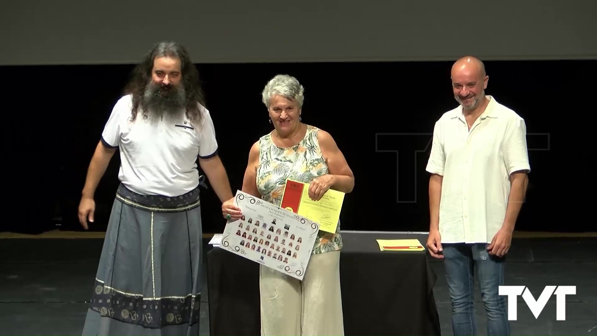 Imagen de 40 alumnos de la Escuela Municipal de Teatro reciben sus merecidos diplomas