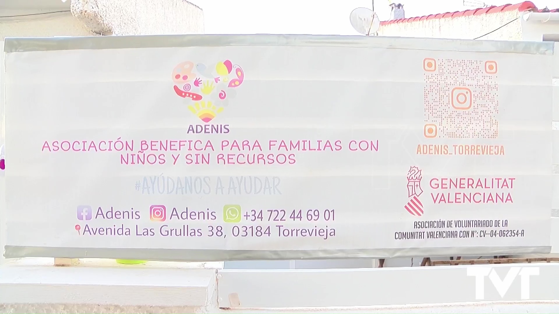 Imagen de Adenis reparte 320 kilos de alimentos entre familias necesitadas