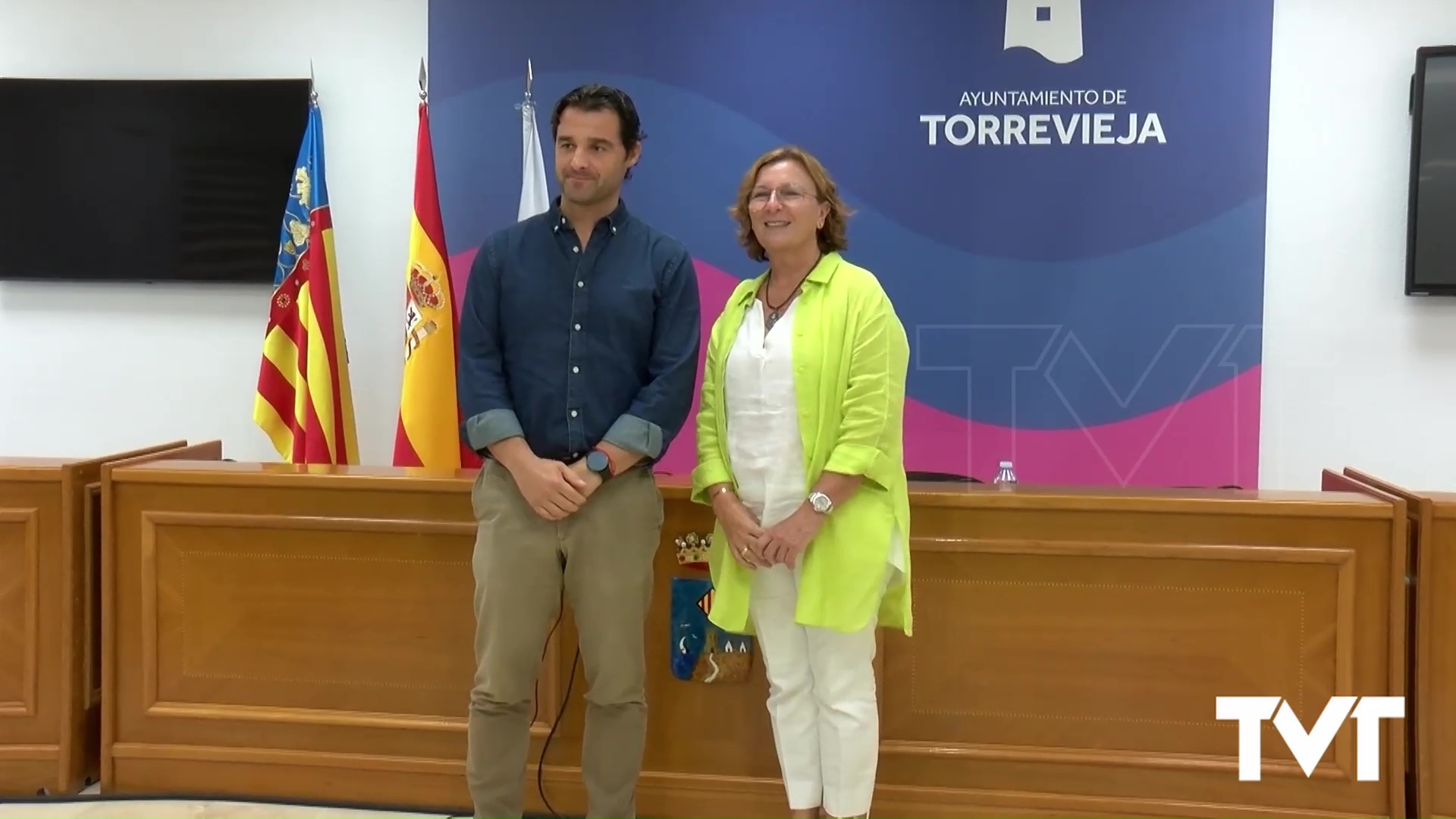 Imagen de La delegada del Consell asume el compromiso para que se aperture la planta cerrada de la Residencia