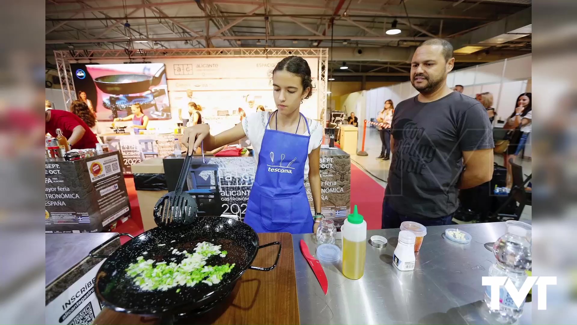 Imagen de La joven cocinera de Torrevieja, Edurne Igual, gana el Concurso al Mejor Arroz Infantil del Mediterráneo