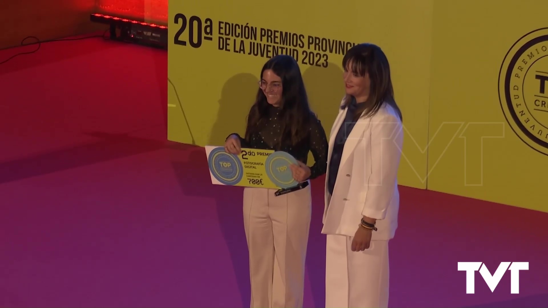 Imagen de Una torrevejense, Jennifer García, en los Premios Provinciales de la Juventud