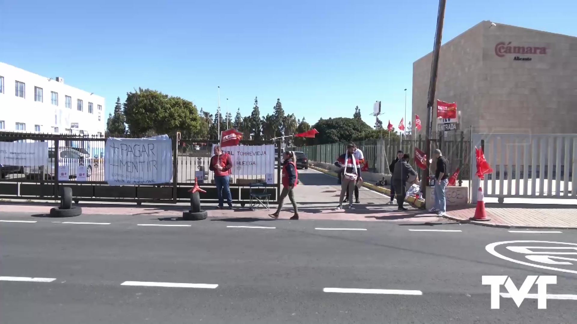 Imagen de Los trabajadores de la ITV de Torrevieja seguirán con los paros martes y jueves hasta decidir en asamblea la semana que viene si suspender o no la huelga tras nueva promesa del Consell 