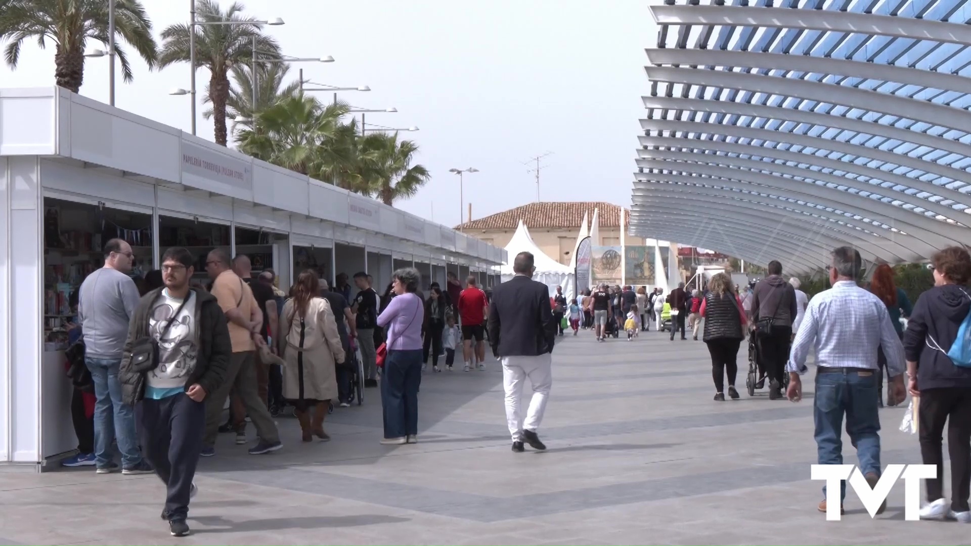 Imagen de Gran éxito de la XXVI Feria del Libro, cita consolidada en el calendario cultural torrevejense 