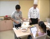 Imagen de Una Quincena De Alumnos Participan En Un Práctico Taller De Cocina Para Jovenes En El Ciaj