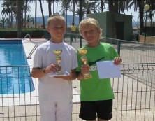 Imagen de 2 Jugadores Del Club De Tenis Torrevieja Nºs 1 De España En Ranking Federación