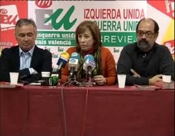 Imagen de Marga Sanz Presenta En Torrevieja A Martínez Andreu Como Candidato A La Alcaldía Por Iu