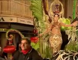 Imagen de Miles De Personas Participaron En El Desfile Nocturno De Carnaval 2011