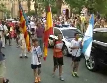 Imagen de Alrededor De 1.000 Niños Participan En El Desfile Inaugural De La Torrevieja Cup, Edición Verano