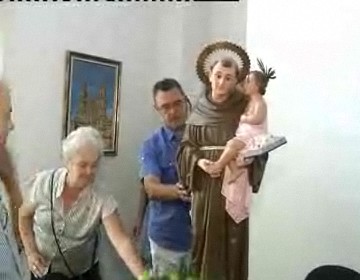 Imagen de La Familia Ortuño-Bernabé Dona Una Imagen De San Antonio A La Iglesia Del Sagrado Corazón
