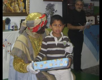 Imagen de La Asociación Cultural Andaluza entregó regalos a medio centenar de niños