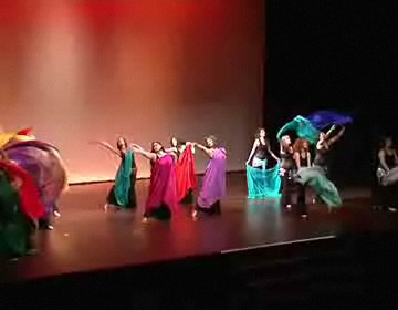 Imagen de La Escuela Municipal de Danza Oriental presentó su espectáculo fin de curso en el Teatro