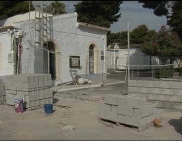 Imagen de Comienzan las obras para la ejecución de la nueva puerta principal del Cementerio