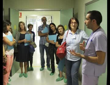 Imagen de Medio centenar de futuras matronas visitan el Hospital de Torrevieja