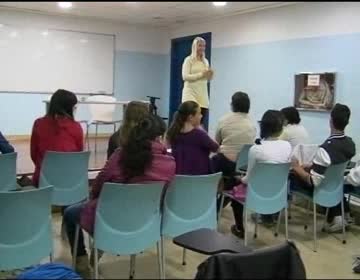 Imagen de El CIAJ promueve clases de conversación en inglés con voluntarios nativos residentes en Torrevieja