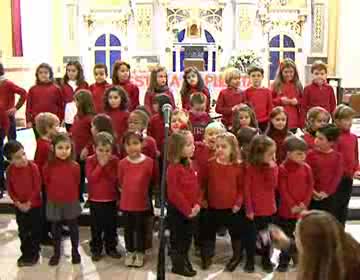Imagen de La Escuela Coral Municipal al completo interpretó el Concierto de Navidad en la iglesia Inmaculada