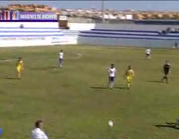 Imagen de El FC Torrevieja perdió ante el Muro (2-1) y queda a dos puntos de los puestos de descenso