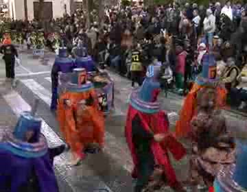 Imagen de El Desfile Nocturno de Carnaval aumentó hasta 31 el número de Comparsas participantes