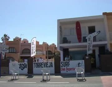 Imagen de Inaugurado Torrevieja Surf Club Deportivo, con sede en Alfredo Nobel 123, frente a Cala Higuera