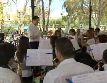 Imagen de Los Salerosos interpretaron el Concierto de Primavera en el parque de Doña Sinforosa