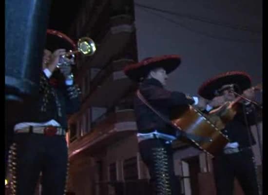 Imagen de Continúan las fiestas de hogueras en los barrios y la Noche de San Juan reúne a miles de personas