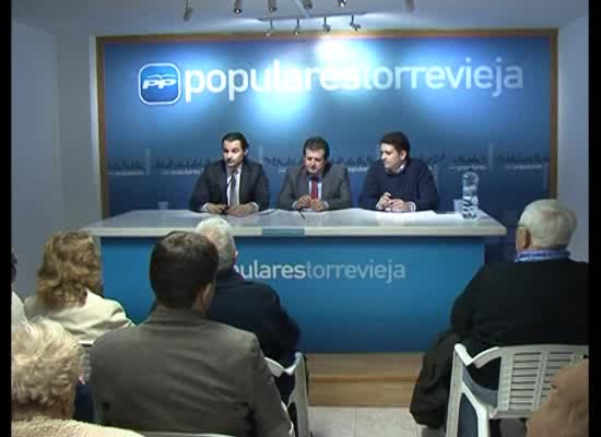 Imagen de Císcar visita la sede el PP torrevejense para explicar las medidas adoptadas por Rajoy y Fabra