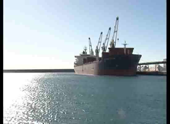 Imagen de El Genco Ocean carga 29.000 toneladas de sal en Torrevieja con destino a Baltimore