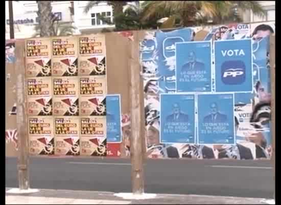 Imagen de Los carteles electorales del PP aparecen tapados con cartelería de otra formación política