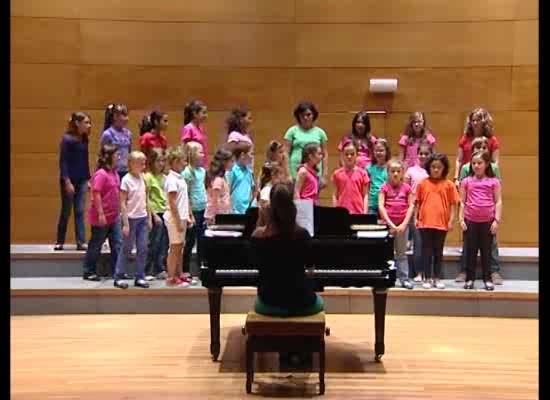 Imagen de Los coros Minuetto e Infantil de la E. Coral Municipal interpretaron el concierto fin de curso