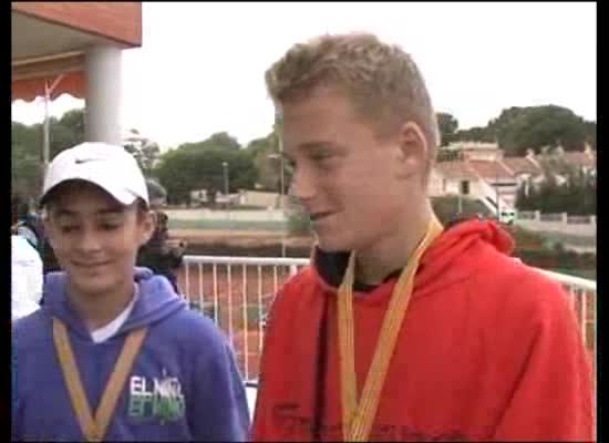 Imagen de El tenista torrevejense Nicola Kuhn, campeón de España Infantil