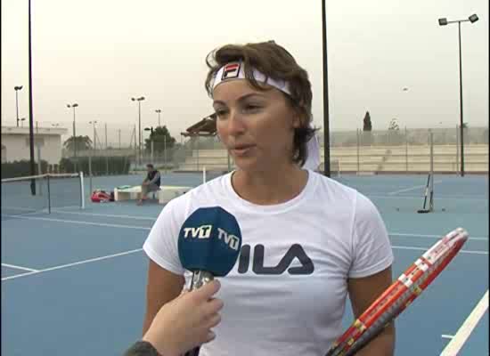 Imagen de La tenista profesional Yaroslava Shvédova entrena de nuevo en Torrevieja